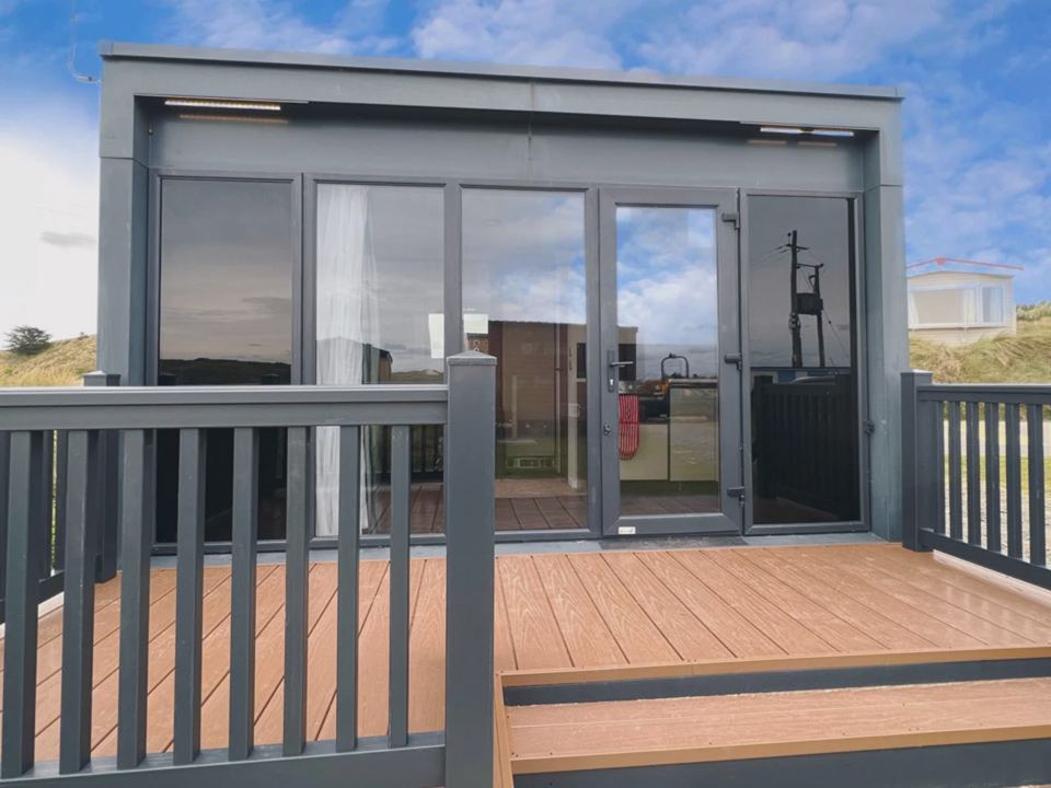 Lodge with decking by the dunes