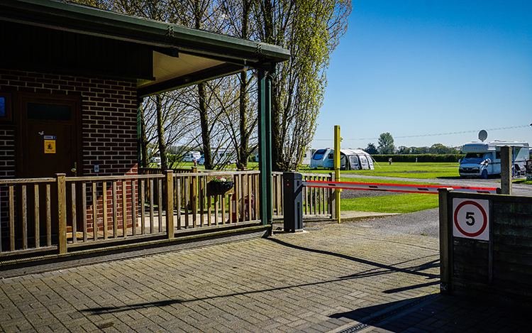 Reception and entrance barrier