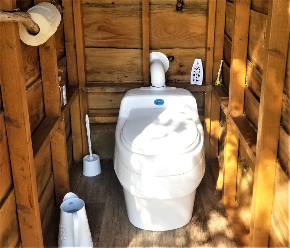 Compost toilet cubicle