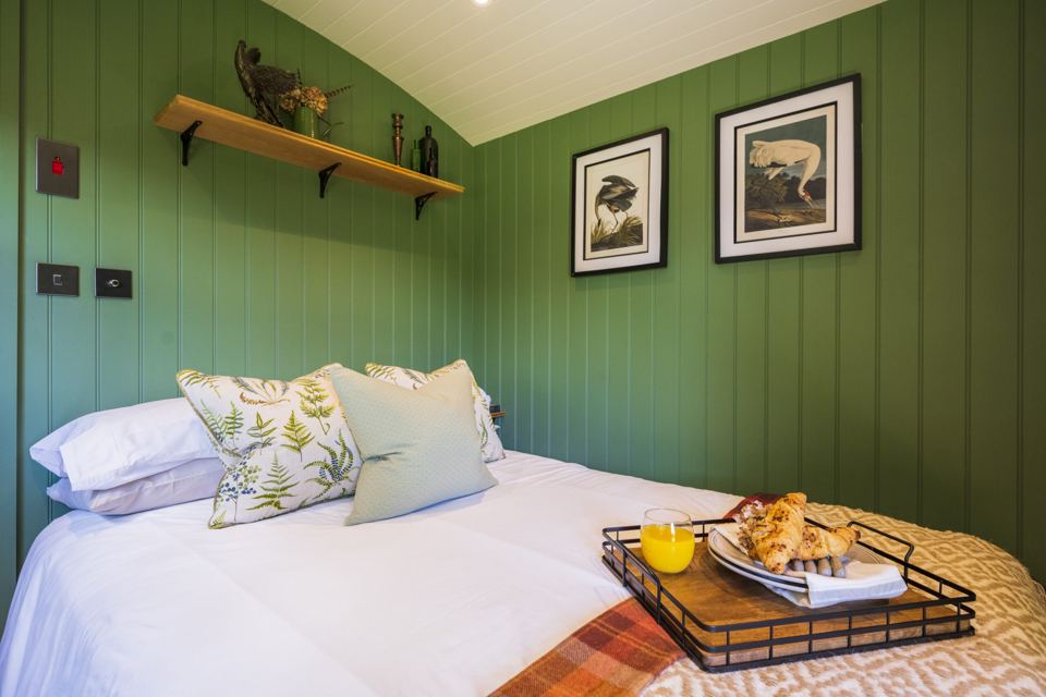 Double bed in the hut