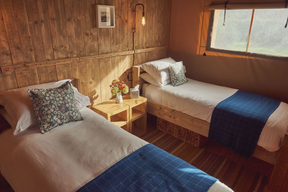 Twin bedroom
