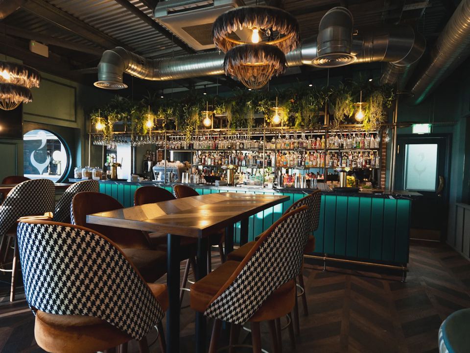 Cocktail bar