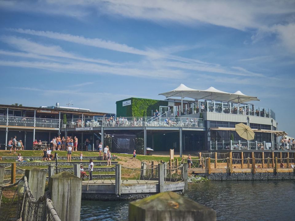 Lakeside bar and eatery