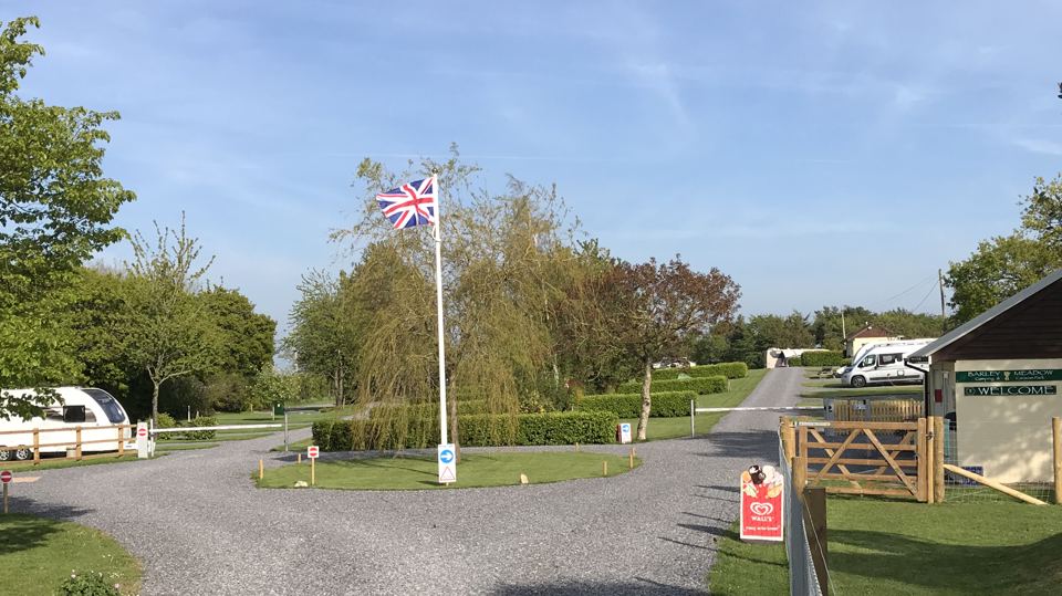 Entrance road with the flag