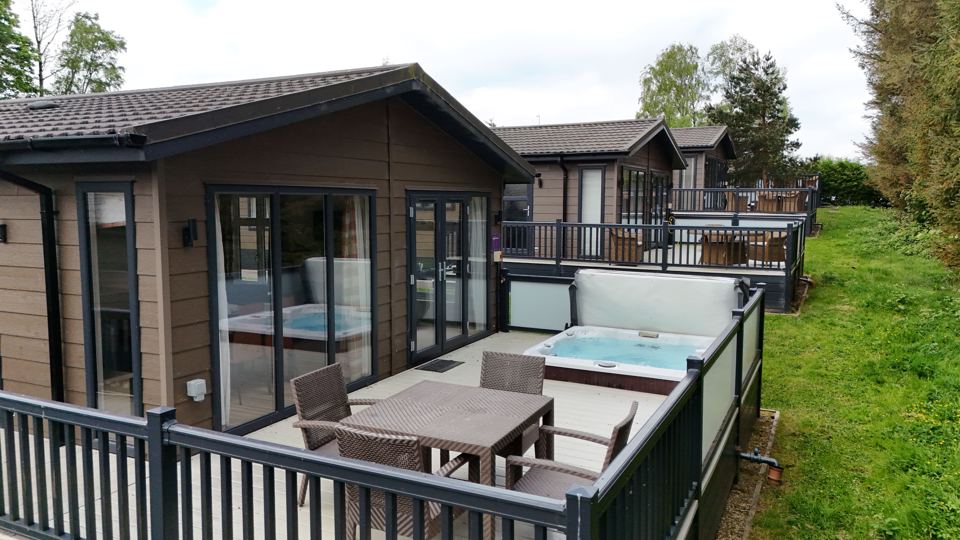 Hot tub on the lodge decking