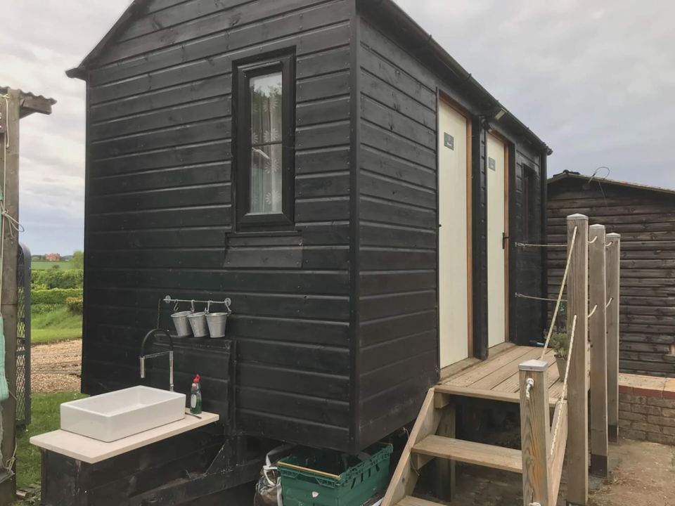 Shower hut with outdoor sink