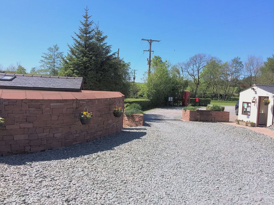 Gravel entrance road by the wall