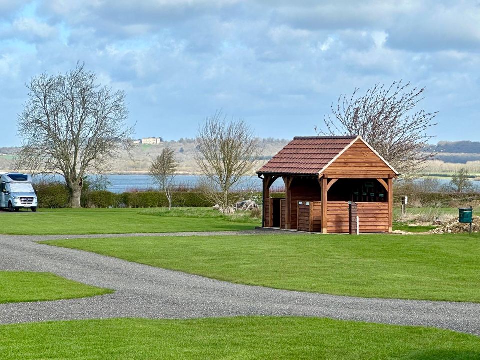 Shelter and reservoir beyond