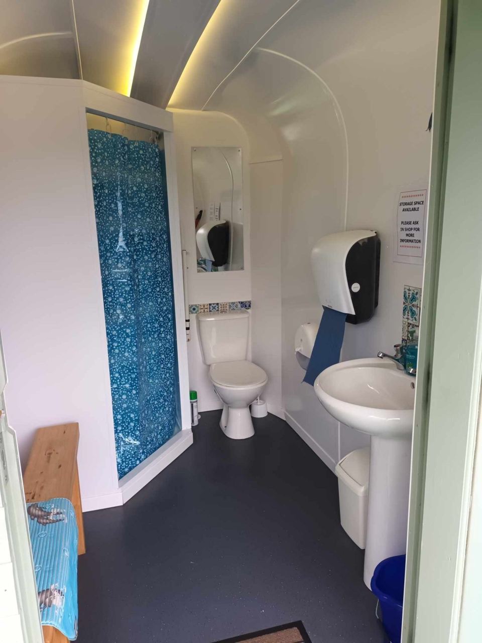 Shower cubicle