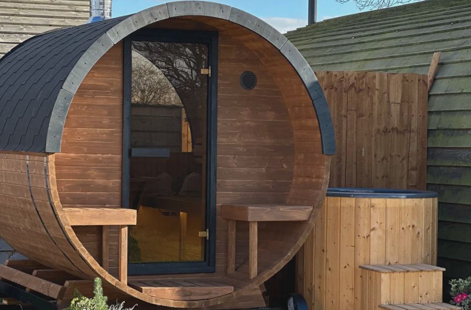 Barrel sauna with seating