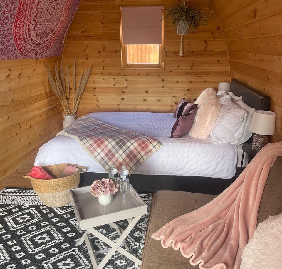 Cosy pod bedroom
