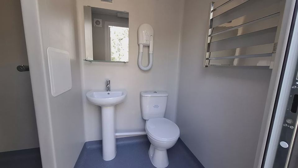 Washroom cubicle