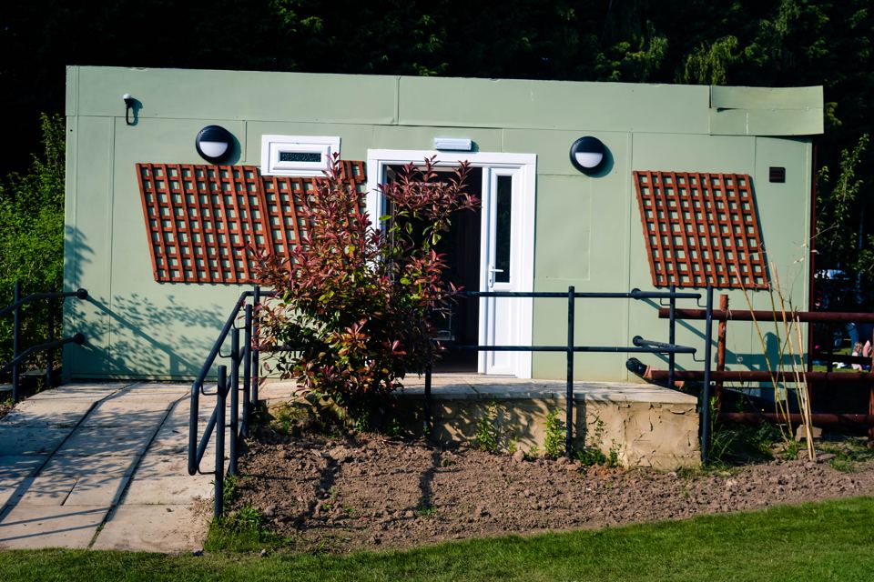 Toilet block with ramp