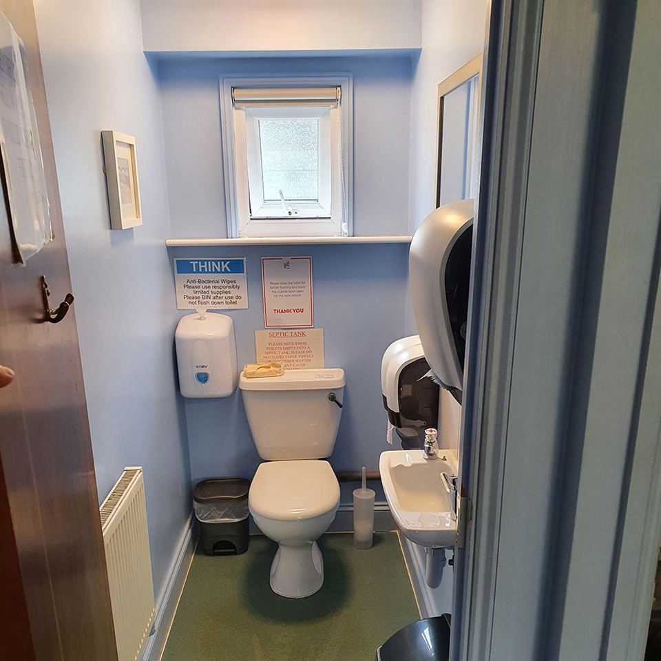 Toilet cubicle