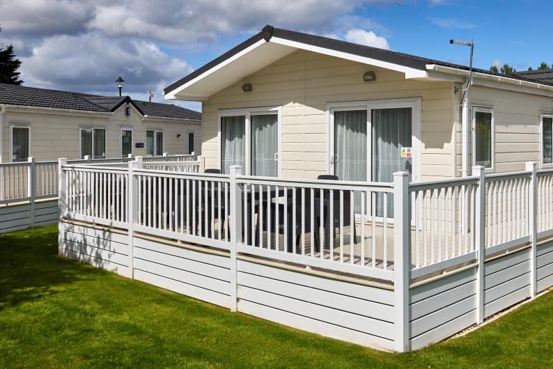 Lodge-style caravan with deck
