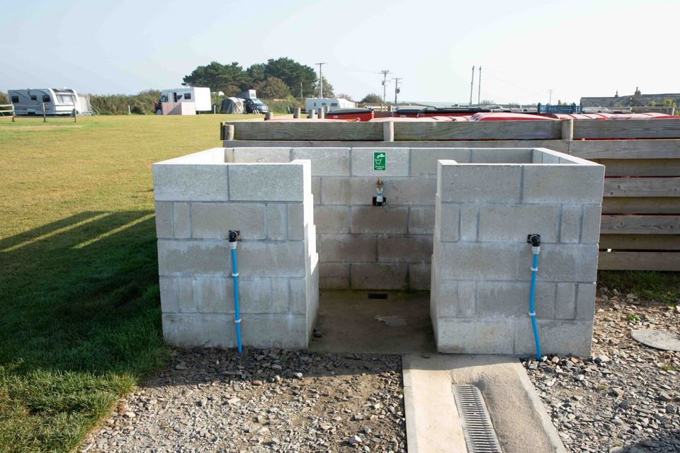Concrete wash block with taps