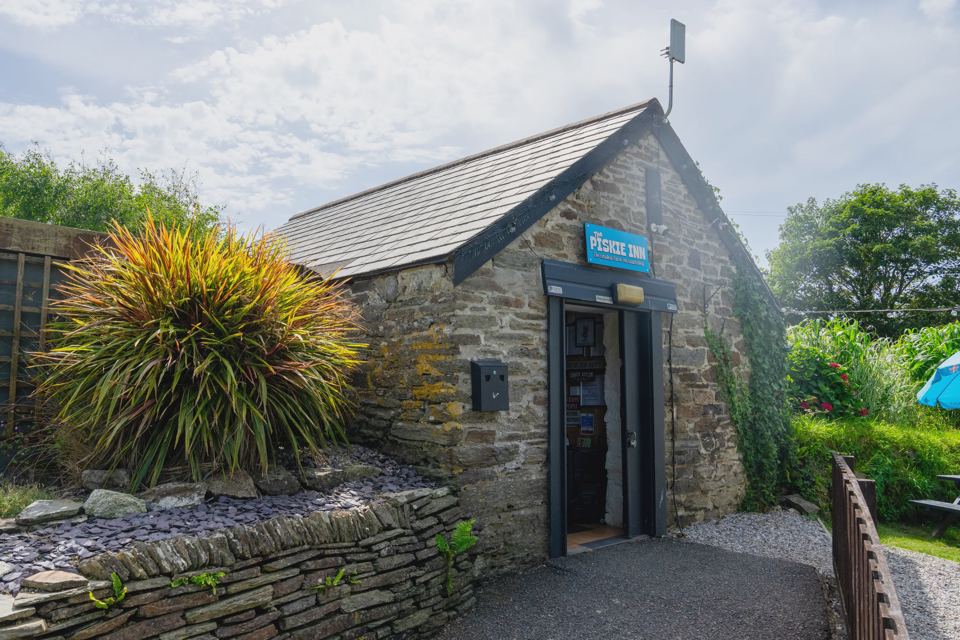 Shop building with stone walls