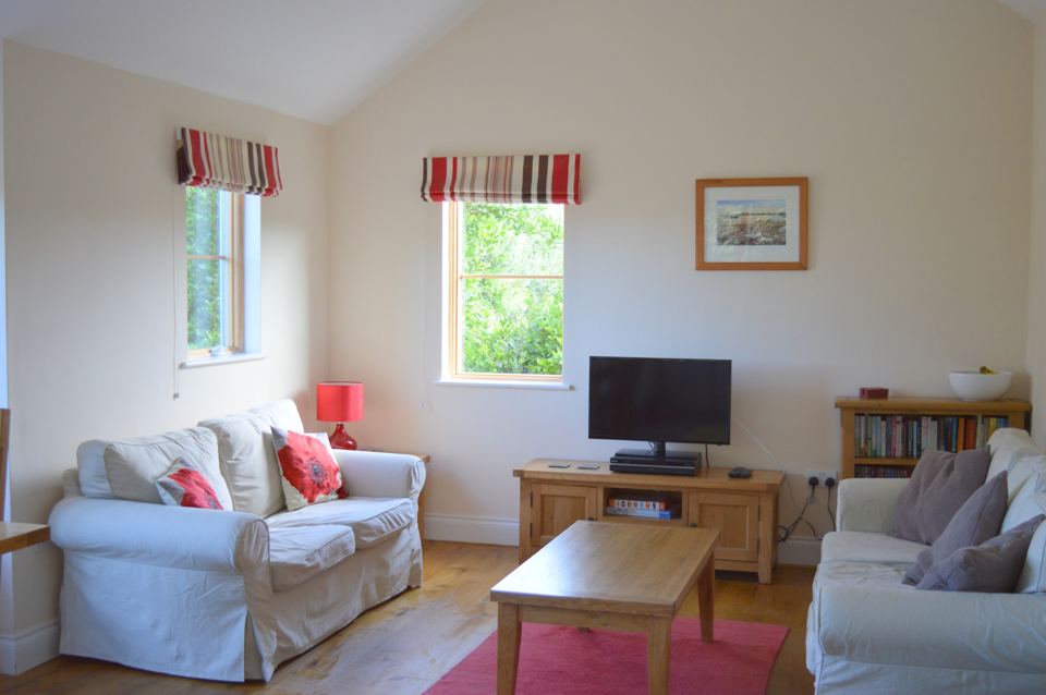 Cottage lounge with sofas