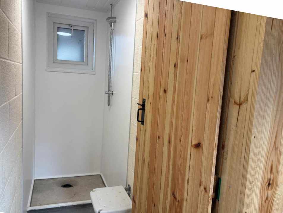 Individual shower room