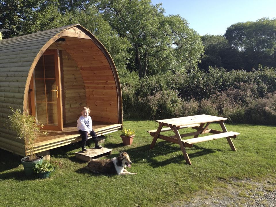 Camping pod with picnic table