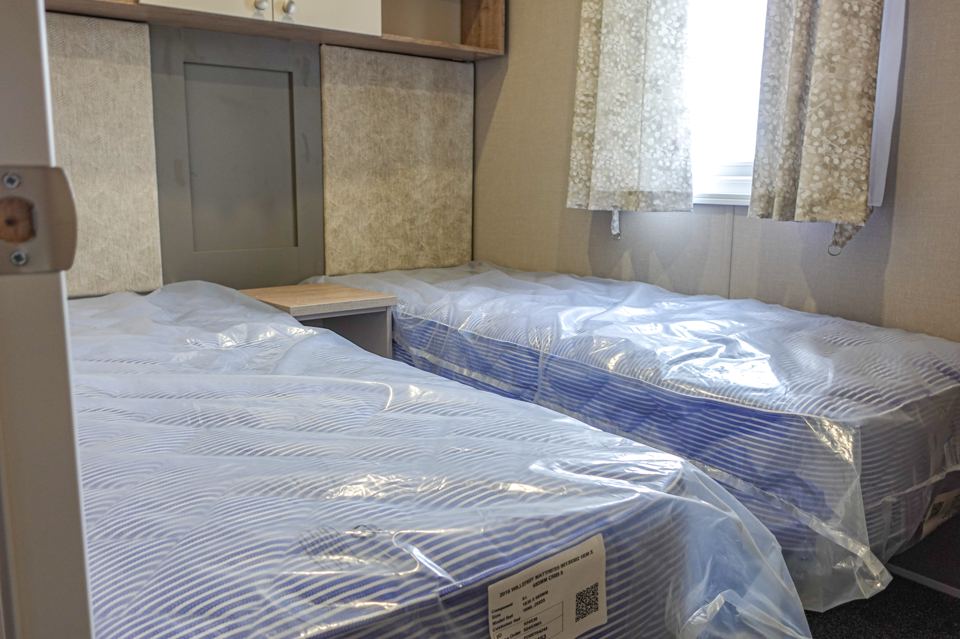 Twin bedroom