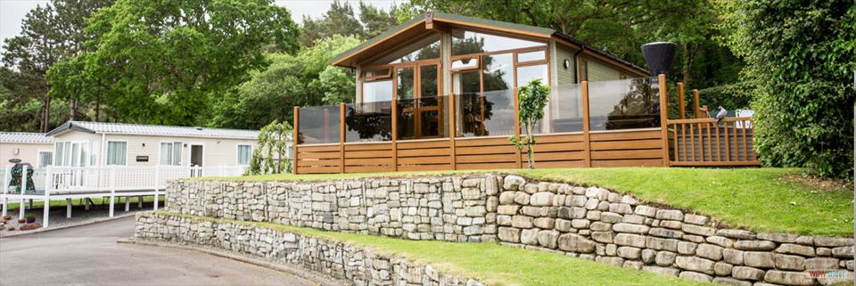 Lodge with a glazed front