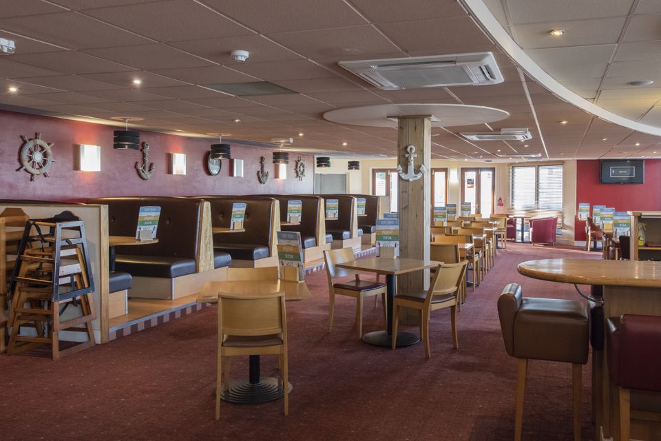 Bar and restaurant area