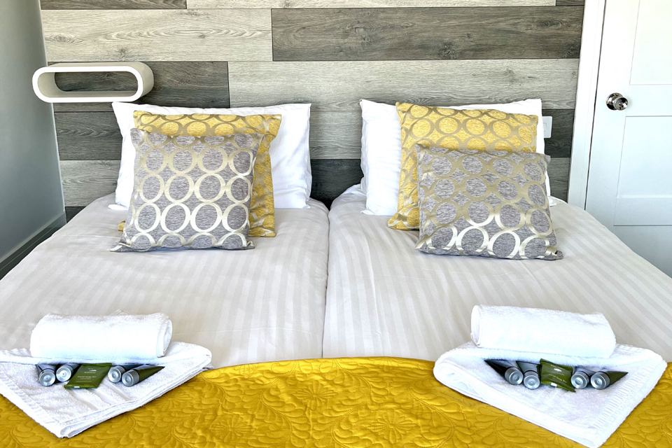 Twin bedroom