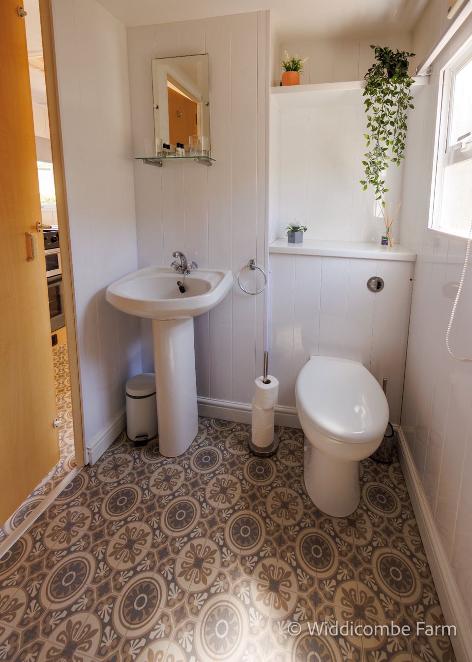 Bathroom with basin and toilet