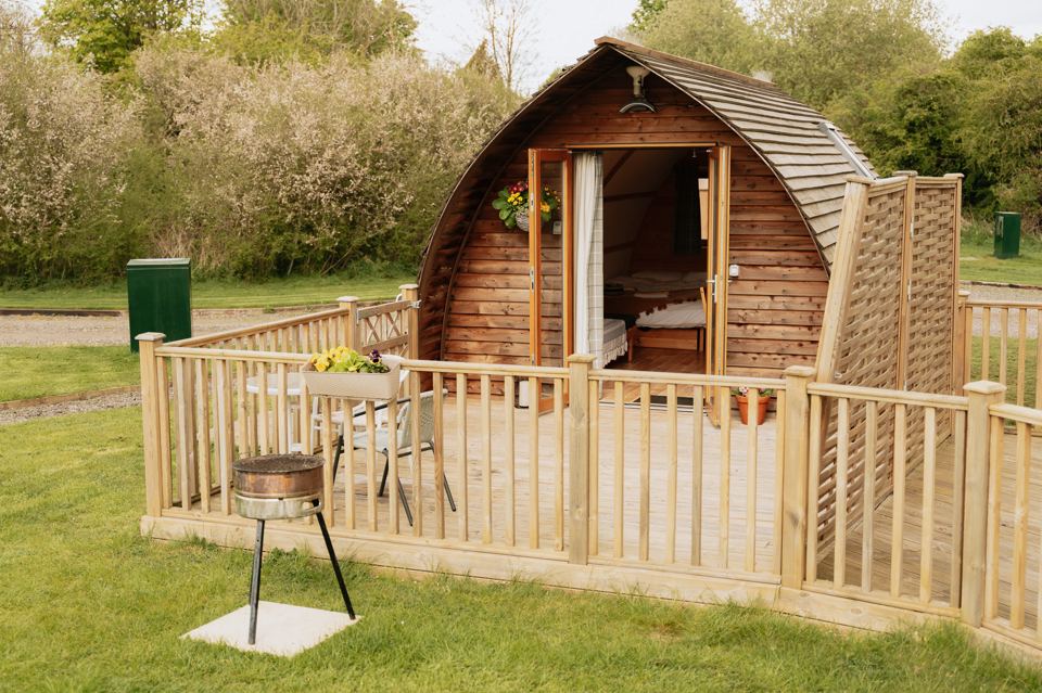 Cabin with fenced decking