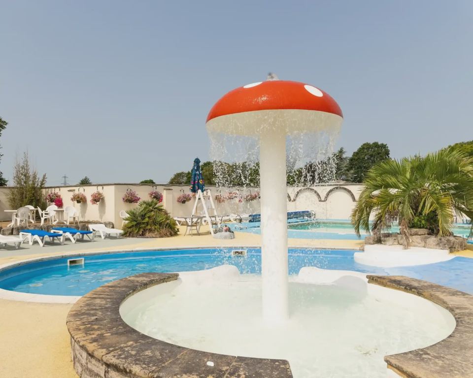 Splash pool fountain