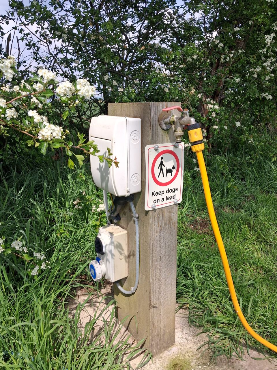 Pitch electric hook-up post