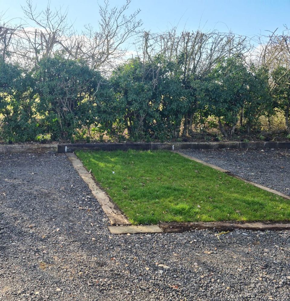Gravel pitch with grass bed