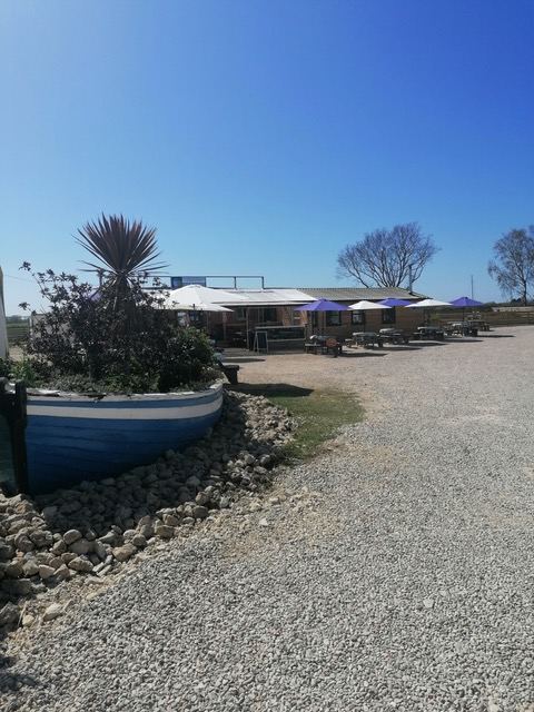 Gravel path to the diner