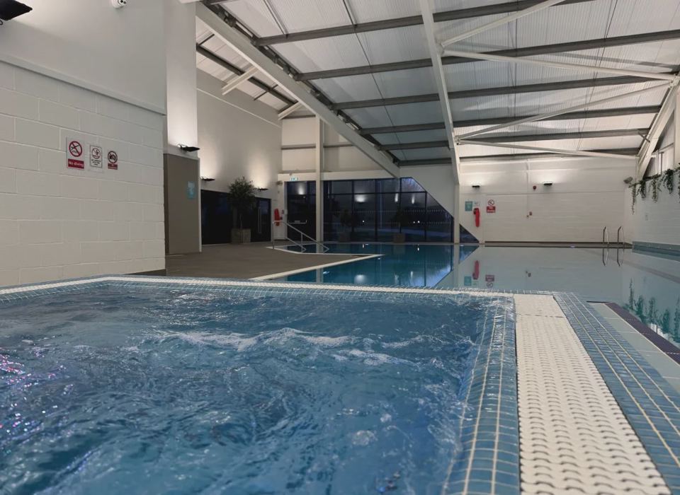 Pool and spa bath