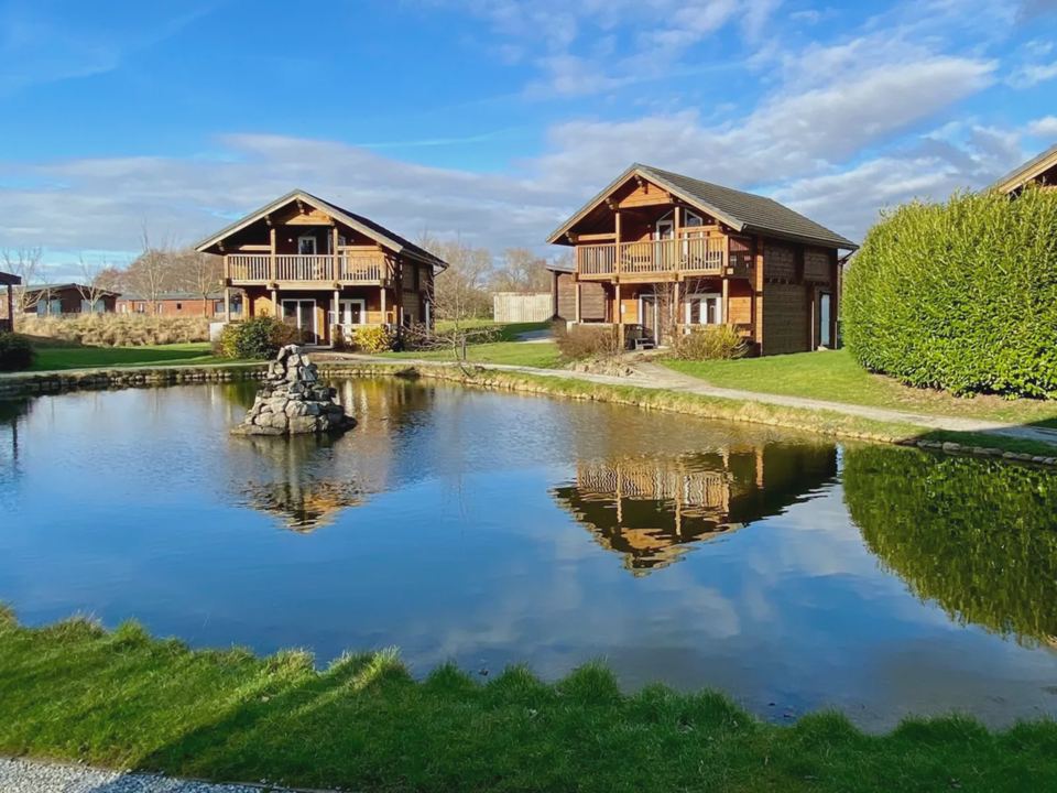 Lodges by the water