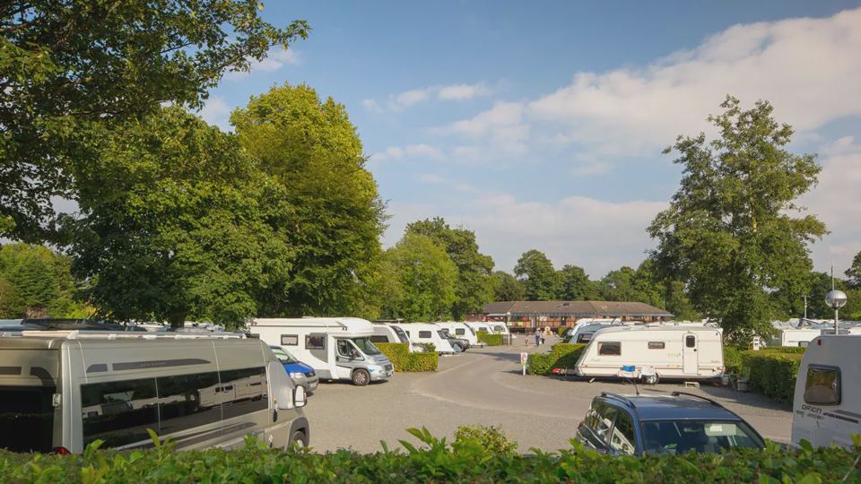 Motorhomes and caravans on pitches